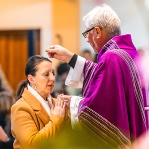 Pepelnica umjetnika u Nacionalnom svetištu sv. Josipa